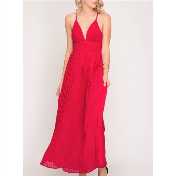 Stunning red pleated maxi dress - Picture 2 of 4